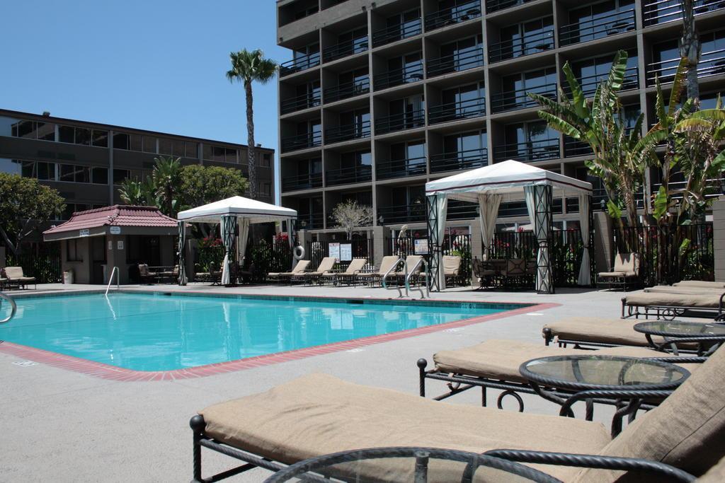 Howard Johnson By Wyndham Fullerton/Anaheim Conference Cntr Exterior photo