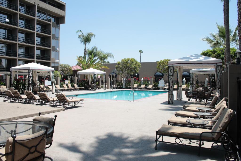 Howard Johnson By Wyndham Fullerton/Anaheim Conference Cntr Exterior photo