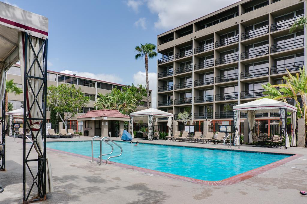 Howard Johnson By Wyndham Fullerton/Anaheim Conference Cntr Exterior photo