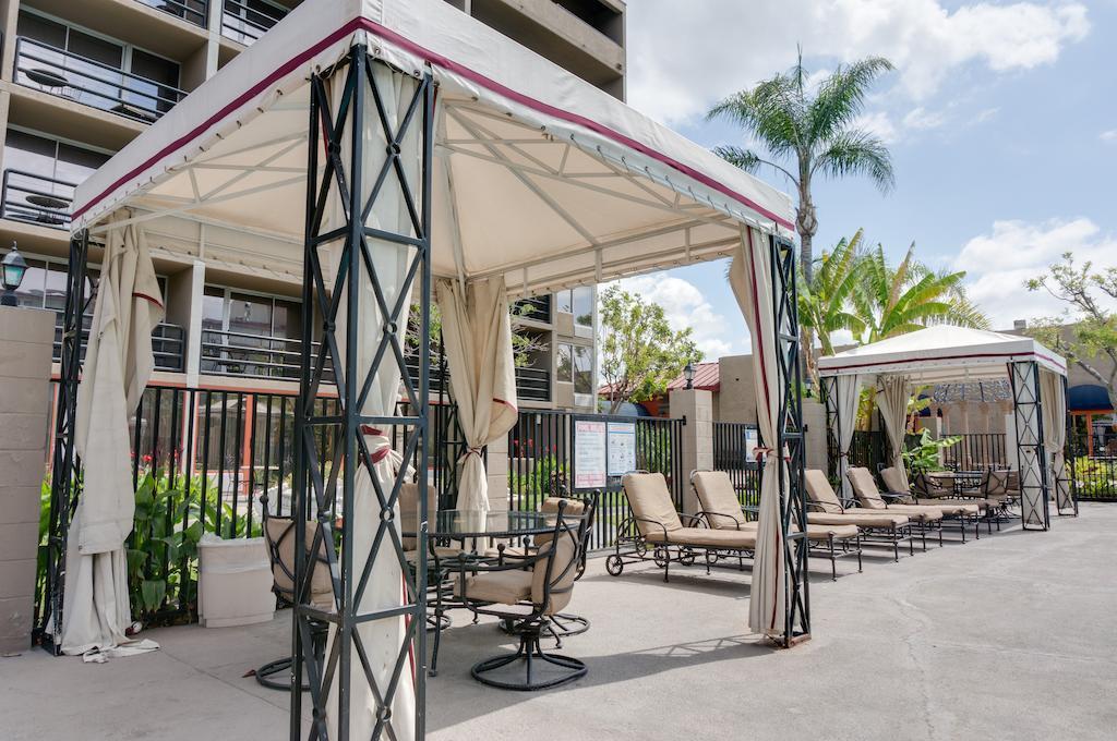 Howard Johnson By Wyndham Fullerton/Anaheim Conference Cntr Exterior photo
